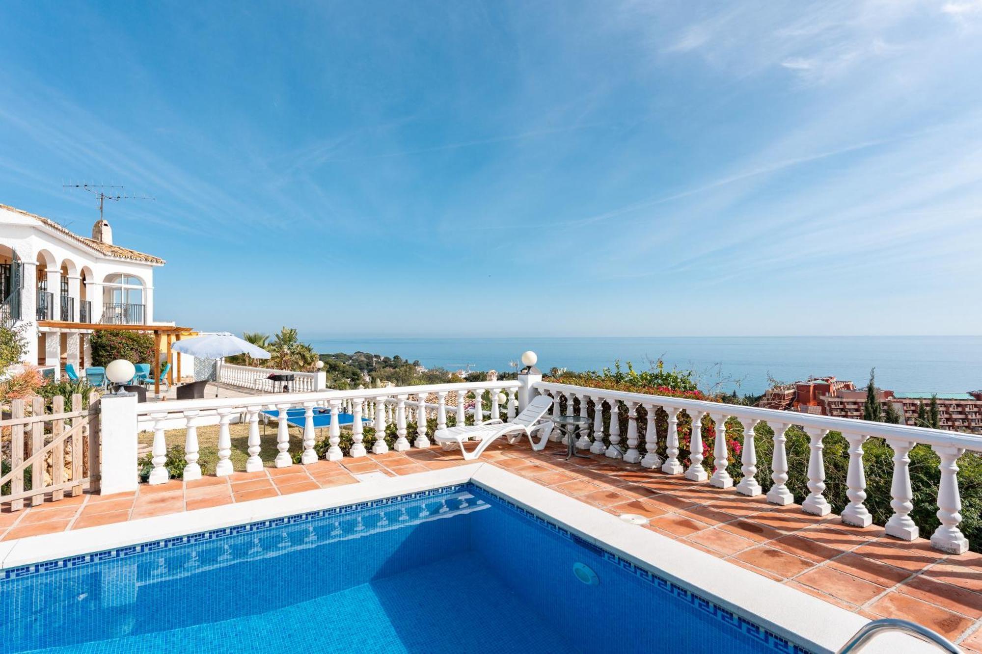 Villa Magica Andalucian Charm เบนัลมาเดนา ภายนอก รูปภาพ