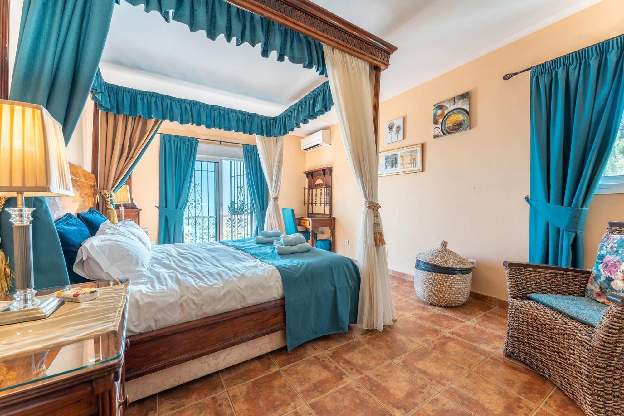 Villa Magica Andalucian Charm เบนัลมาเดนา ภายนอก รูปภาพ