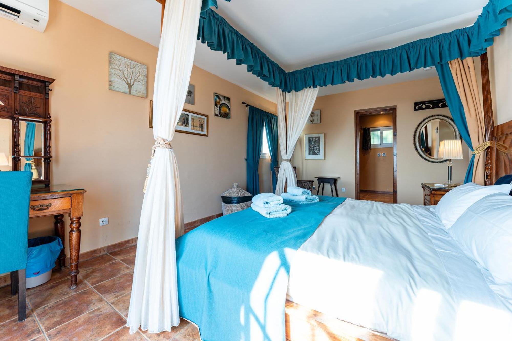 Villa Magica Andalucian Charm เบนัลมาเดนา ภายนอก รูปภาพ